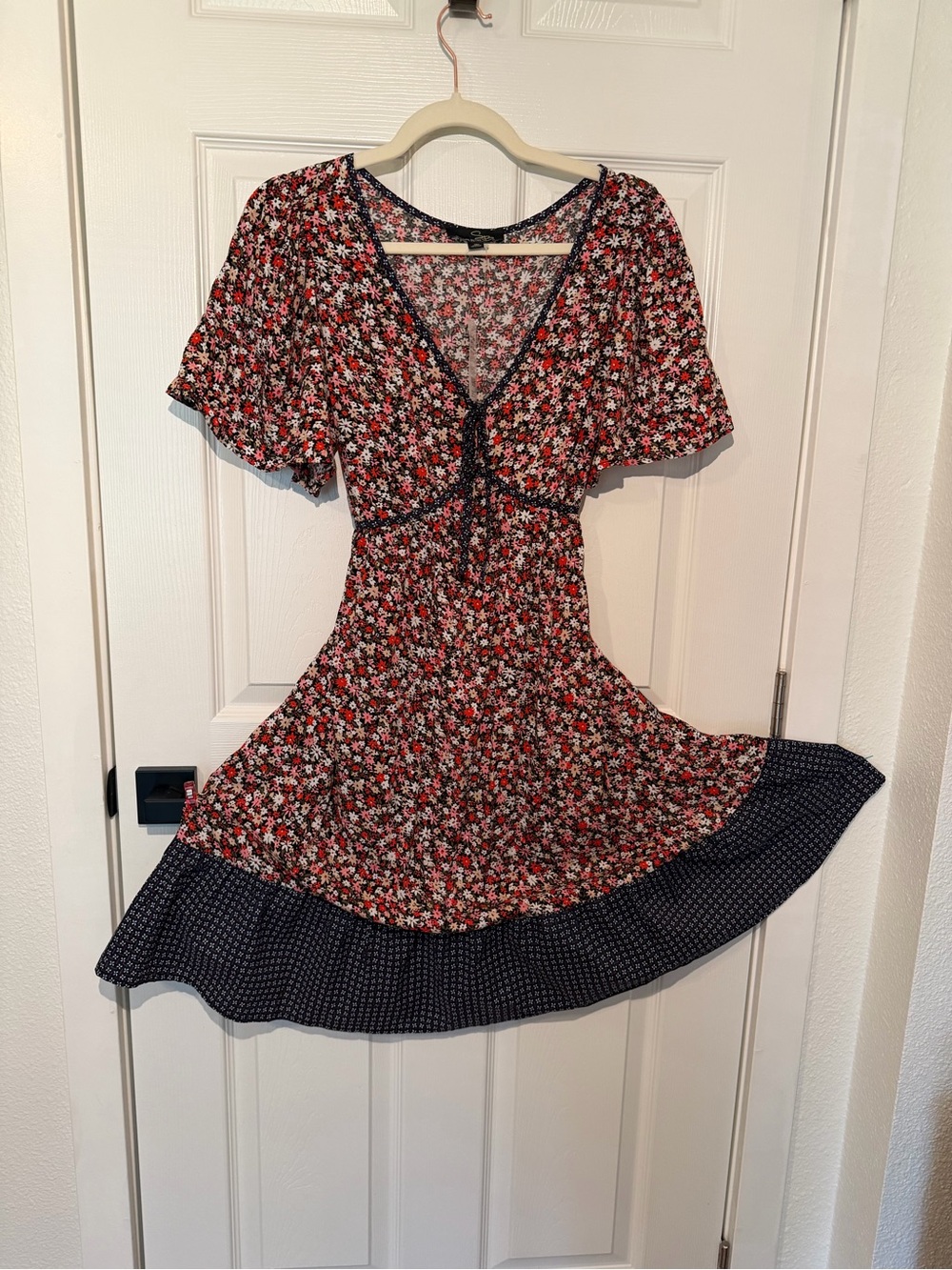 Red Floral V‑Neck Mini Dress with Navy Contrast Hem